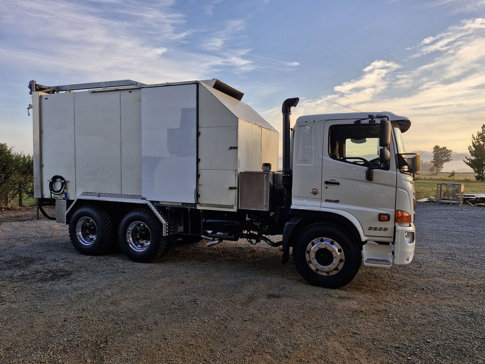 Hino 500 service truck side profile