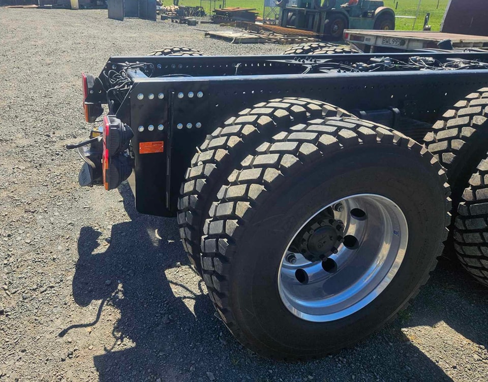 Hino tandem drive wheels and mudguards